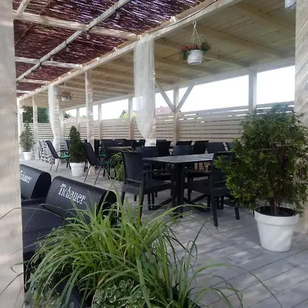 Old Tree Village & Restaurant Holiday park Oswiecim