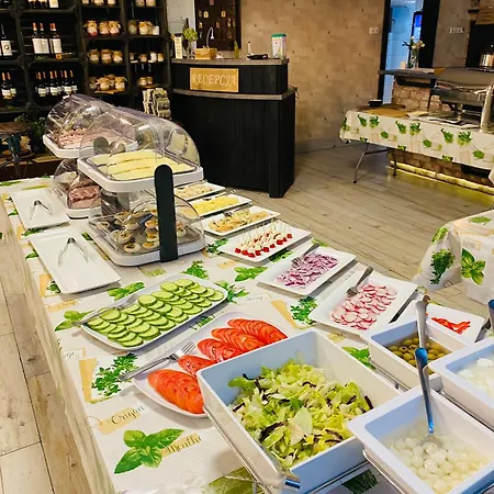 Old Tree Village & Restaurant * Освенцим