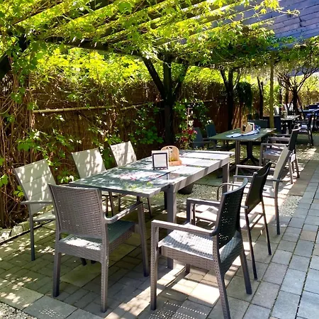 Old Tree Village & Restaurant Oświęcim