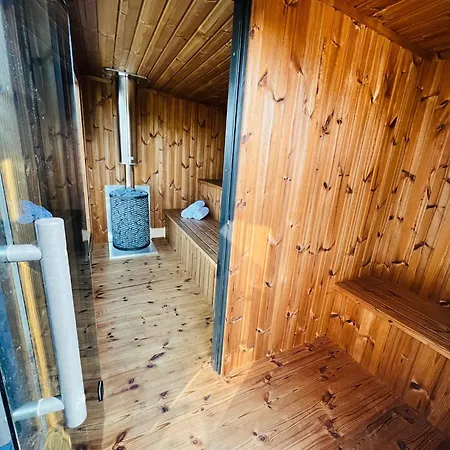 Old Tree Village & Restaurant Освенцим