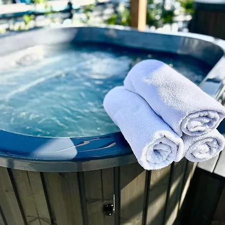 Old Tree Village & Restaurant База отдыха