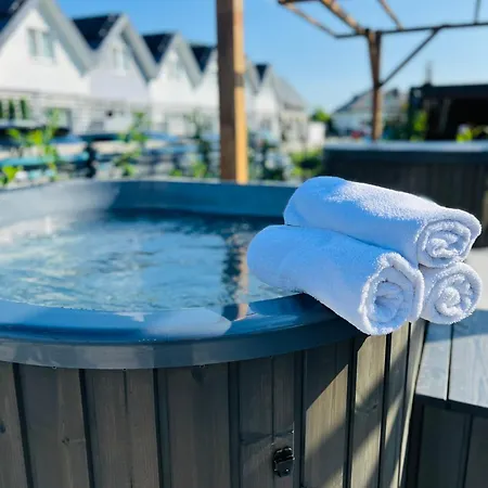 Old Tree Village & Restaurant Освенцим