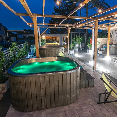 Old Tree Village & Restaurant