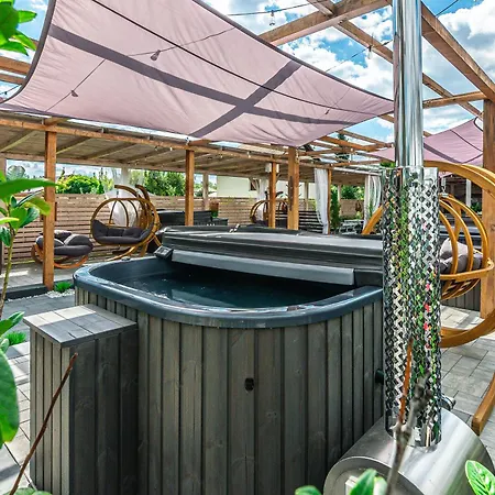 Old Tree Village & Restaurant