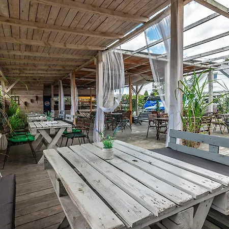 Old Tree Village & Restaurant База отдыха *