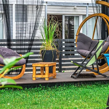 Old Tree Village & Restaurant *