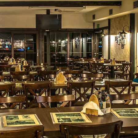 Tatil parkı Old Tree Village & Restaurant