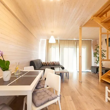 Old Tree Village & Restaurant База отдыха Освенцим