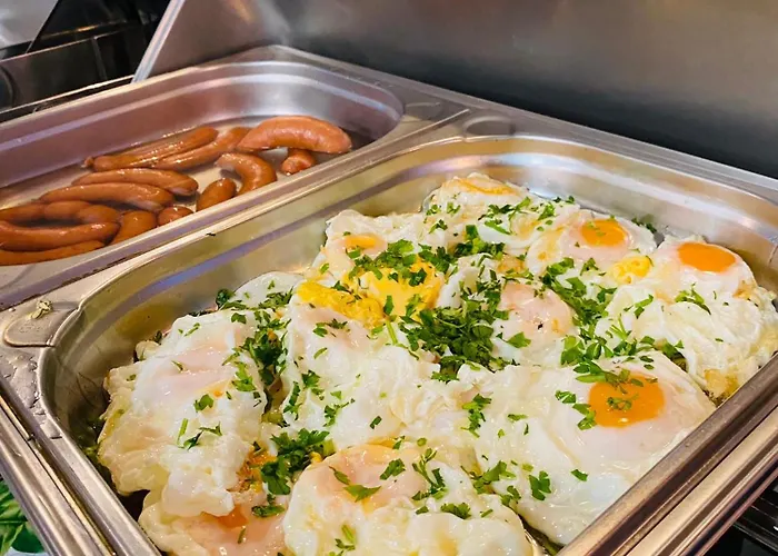 منتزه العطل Old Tree Village & Restaurant