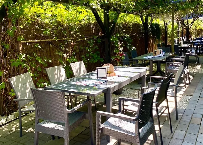 Old Tree Village & Restaurant أوشفينجم