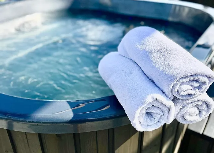 Old Tree Village & Restaurant منتزه العطل