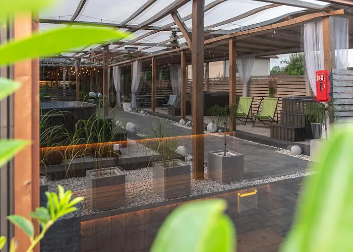 Old Tree Village & Restaurant منتزه العطل *