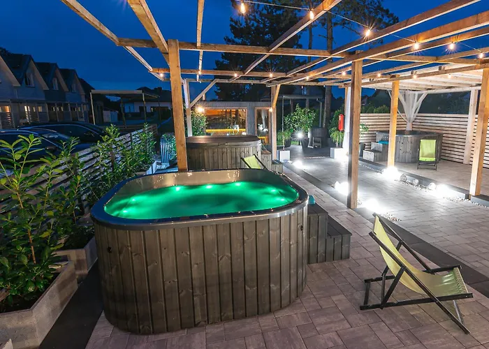 Old Tree Village & Restaurant