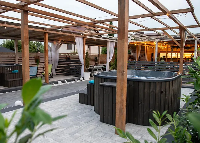 Old Tree Village & Restaurant *