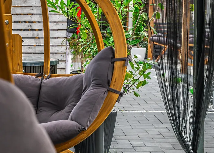 Old Tree Village & Restaurant *