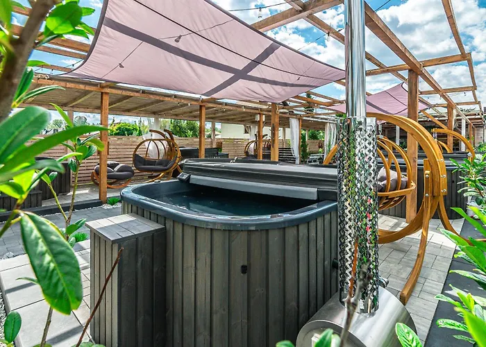 Old Tree Village & Restaurant