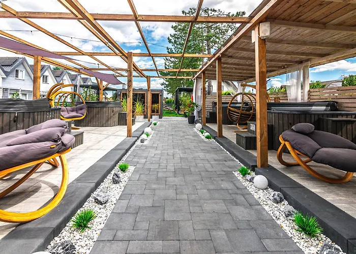 Old Tree Village & Restaurant منتزه العطل