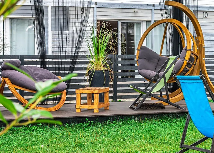 Old Tree Village & Restaurant *