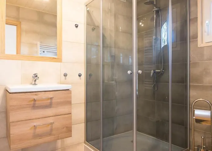 Old Tree Village & Restaurant